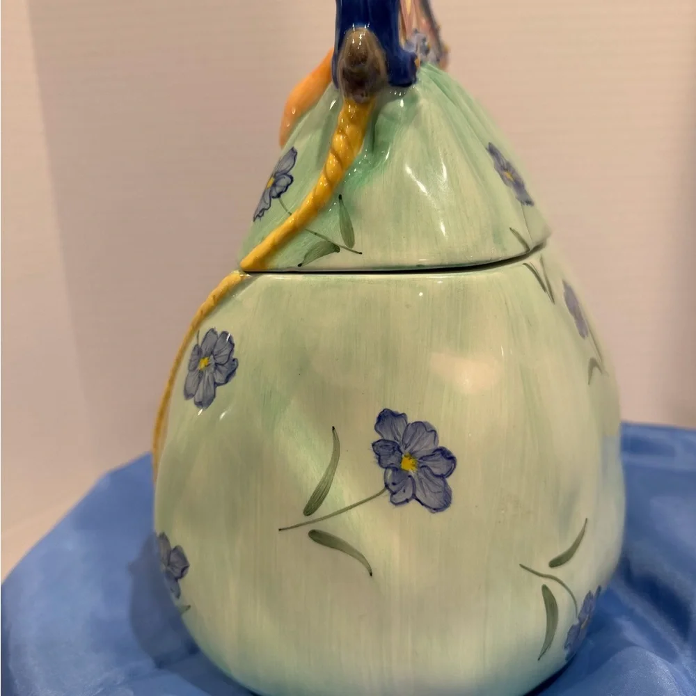 Vintage ceramic cookie jar with lift off lid